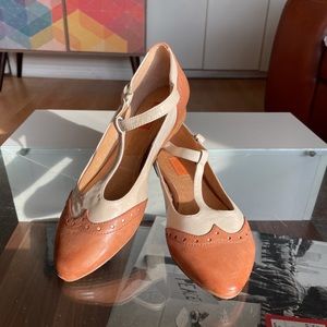 Miz Mooz dual tone Saddle Shoe flats